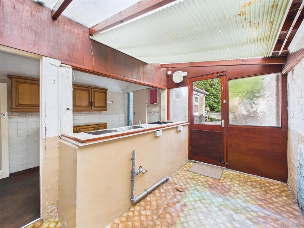 4 - Terraced House for Auction, Kingswood.jpg