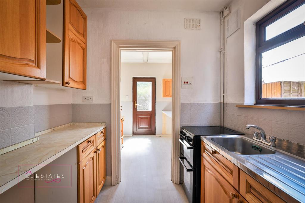 Kitchen 1.jpg