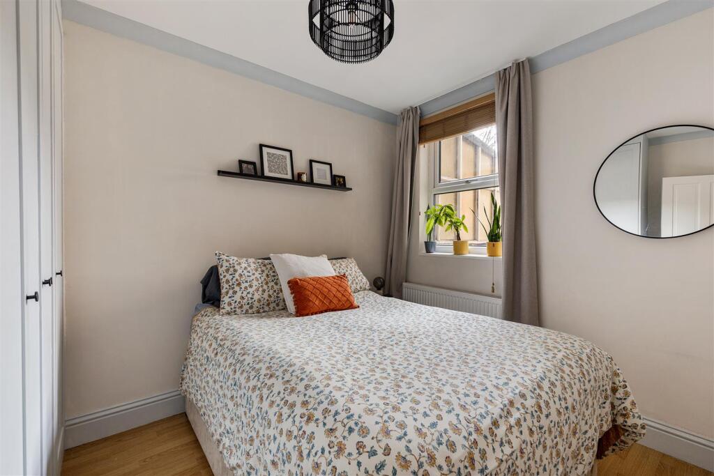 Farnborough Avenue E17