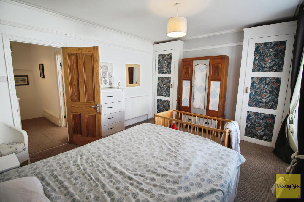 Bedroom 1 1.JPG