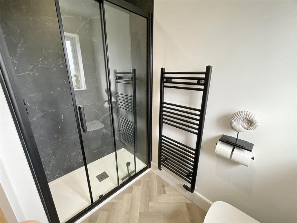 Master Bedroom En-Suite