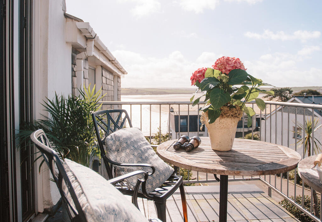 Pebble Rock, 22 Slipway
