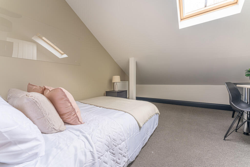 The Hosiery Factory Flat L Bedroom 20