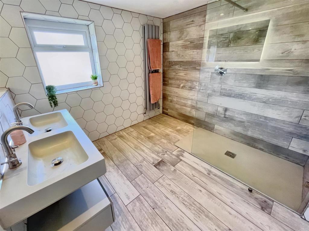 En Suite Shower Room