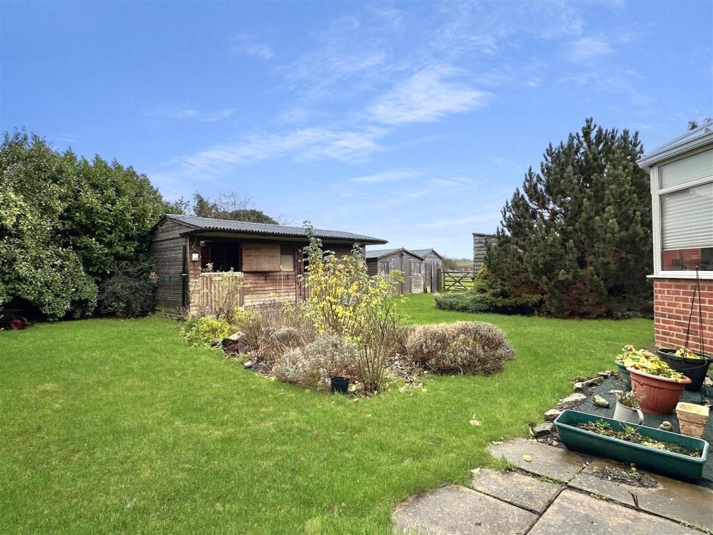 Private Garden 566
