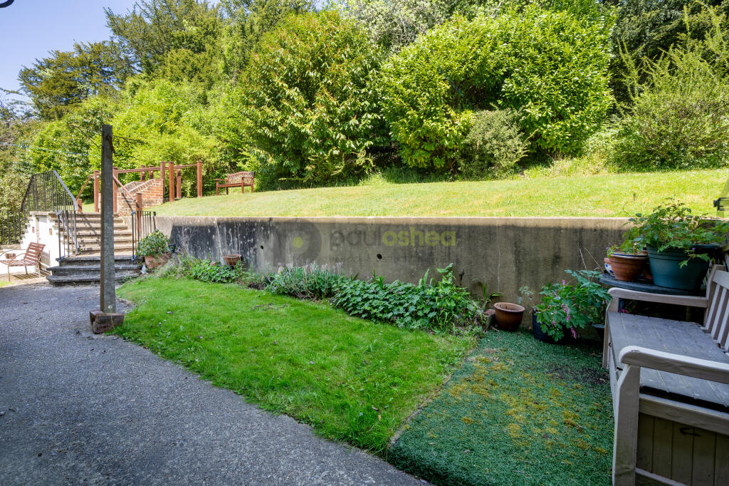 10 For Sale Studio Flat CR8 Lower Barn Road Paul O