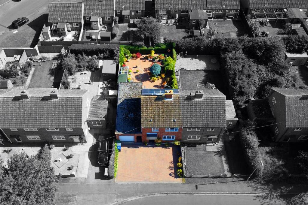 40 Feoffees Road, Somersham - Front Aerial Highlig