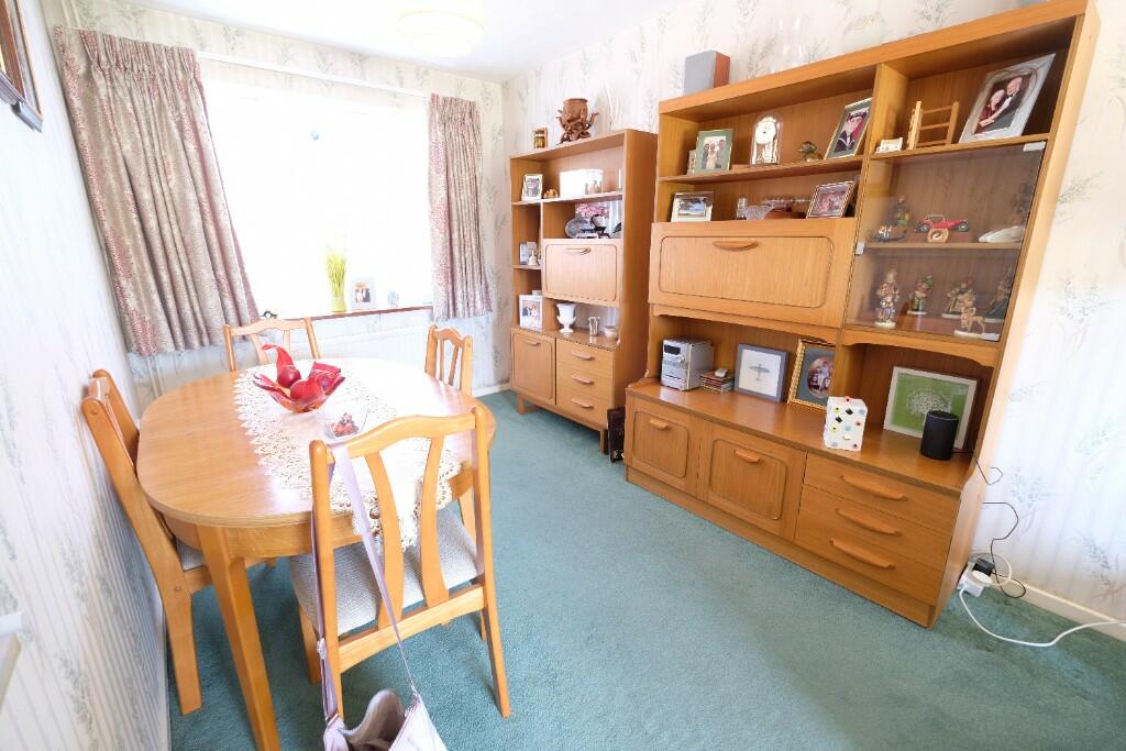 SITTING/DINING ROOM