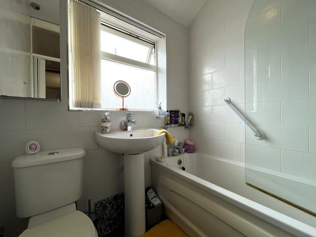Browning Road, bathroom