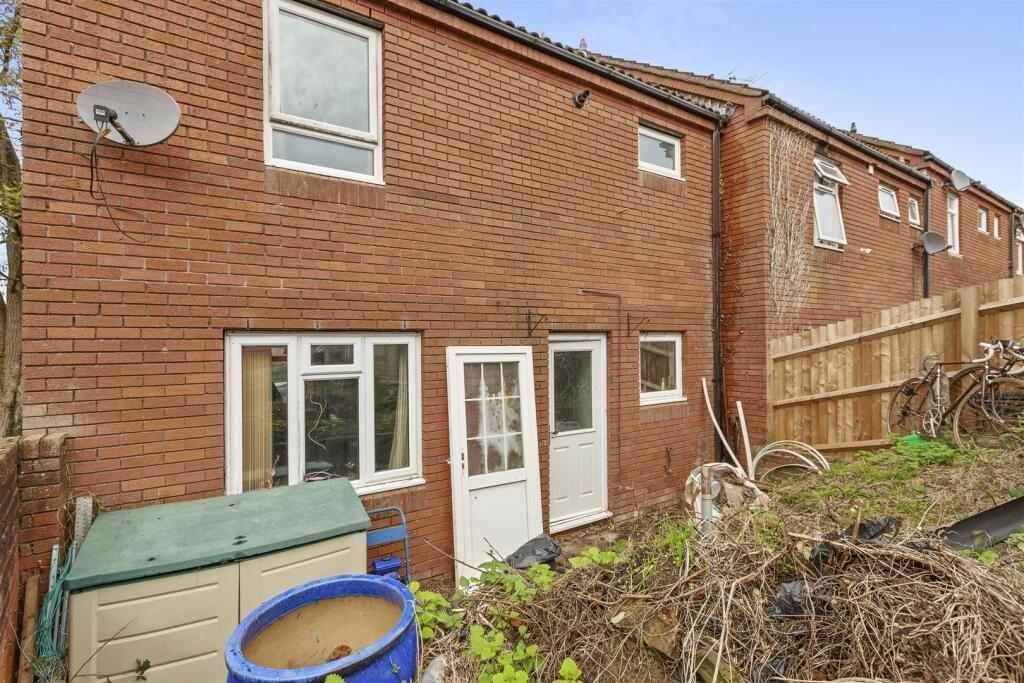 8 Glenister Road, HP12 4RD-10.jpg