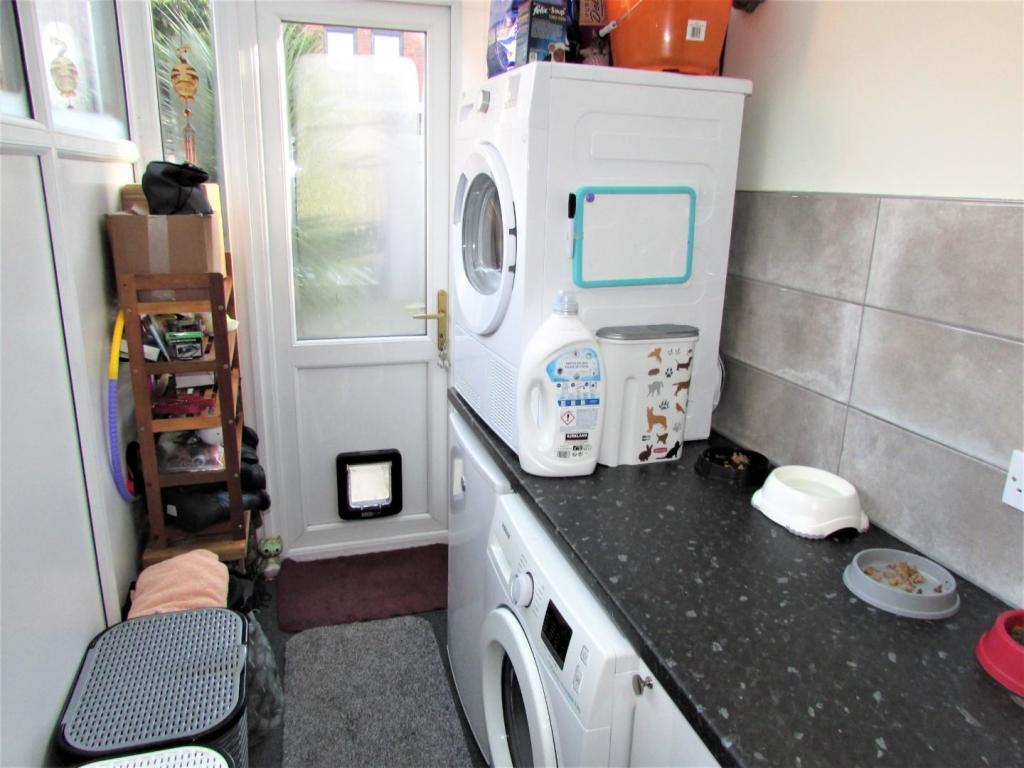 LambethAve12util.JPG
