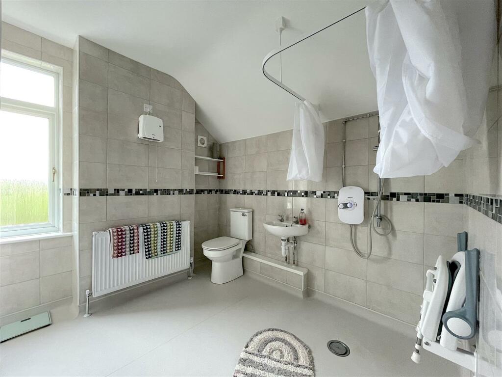 Bathroom (1).jpeg
