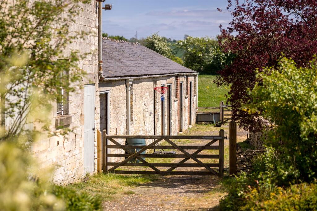 111 - Dowmans Farmhouse - GL53 9QY - Web.jpg