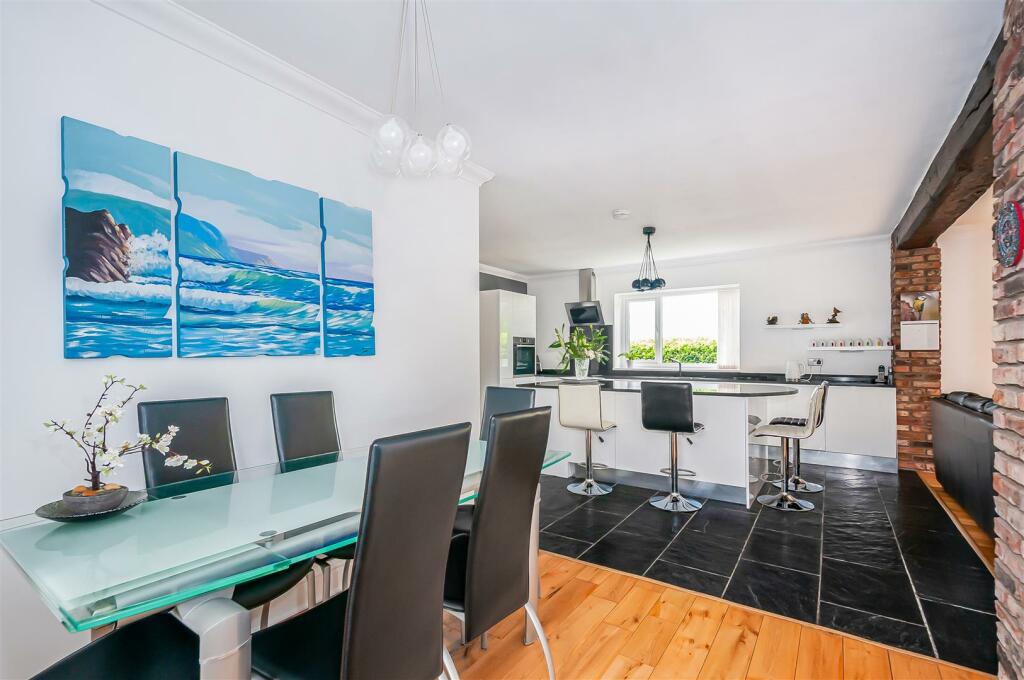 KITCHEN/ DINING/ SITTING ROOM