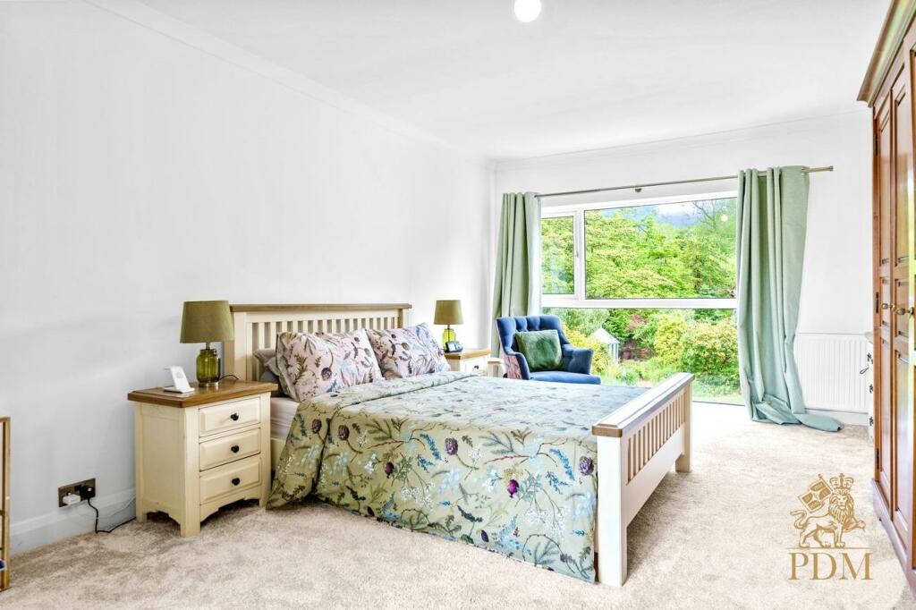 2 Parkside Wollaton NG8 2NN