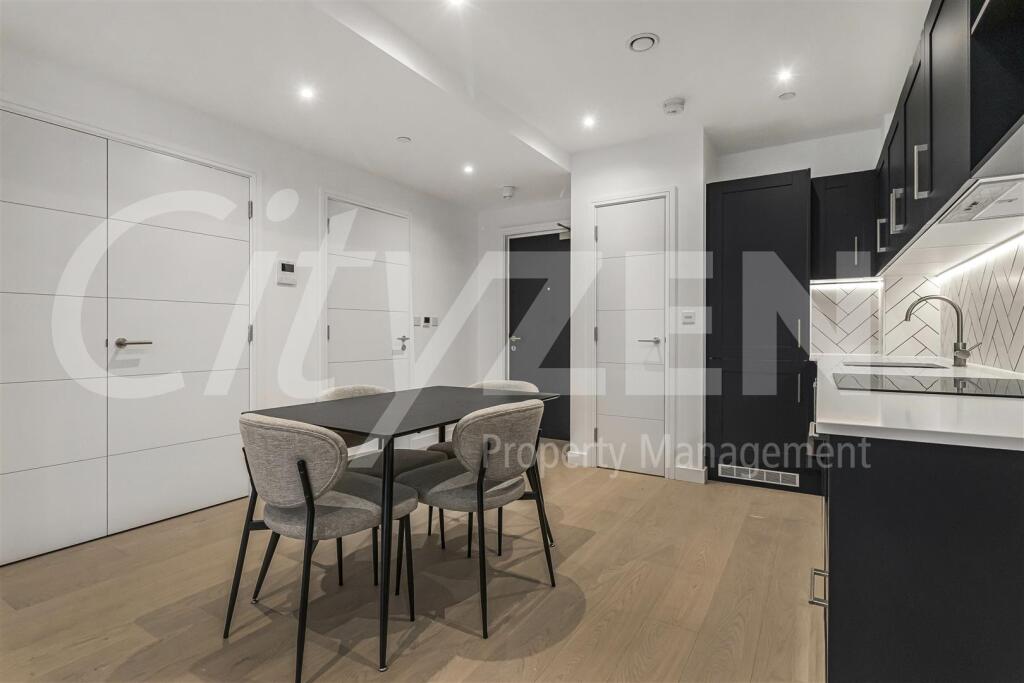 KITCHEN/RECEPTION