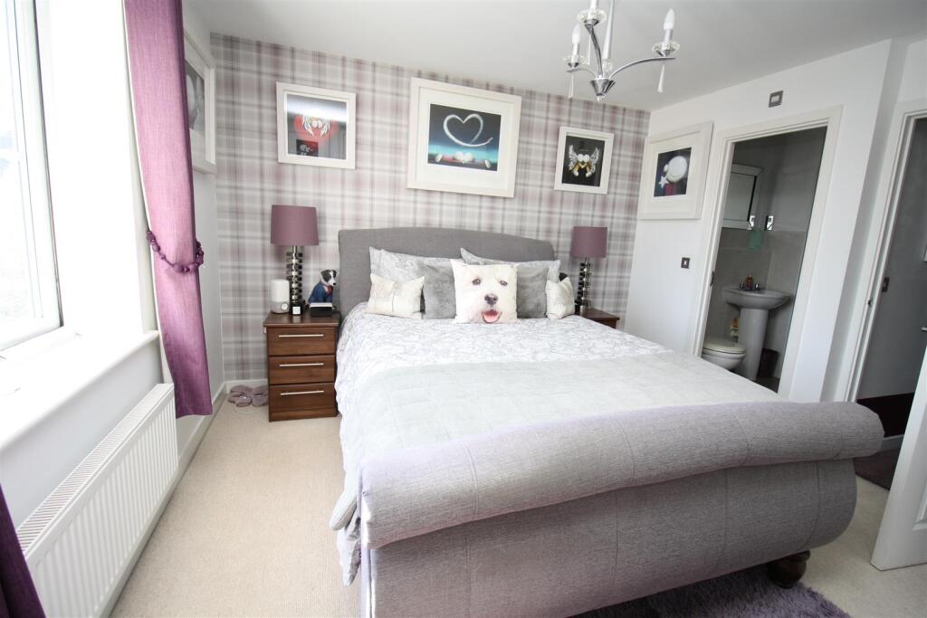 52 St Helena bedroom 1b.JPG