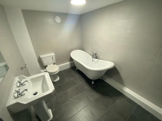 bathroom 1.jpg