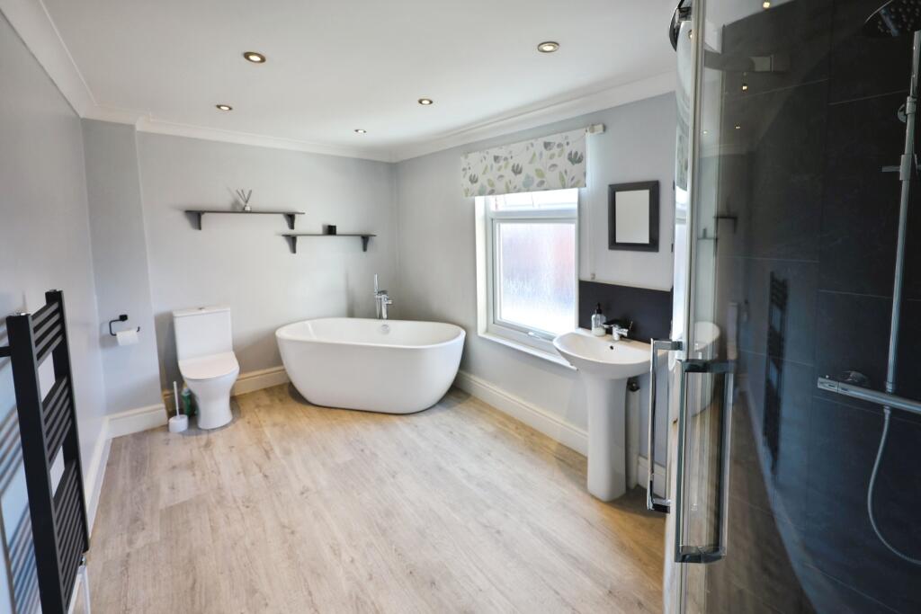 pbox-bathroom-323631.JPG