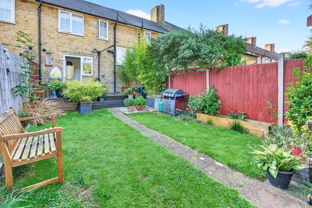15  To Let 2 Bedroom House Blanchland Road SM4 www
