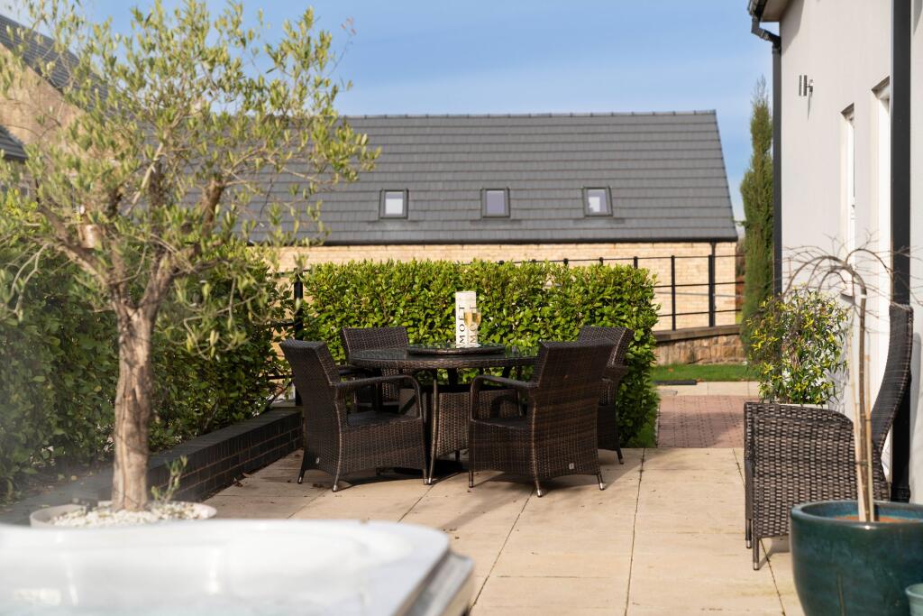 Sunny terrace for Al Fresco dining