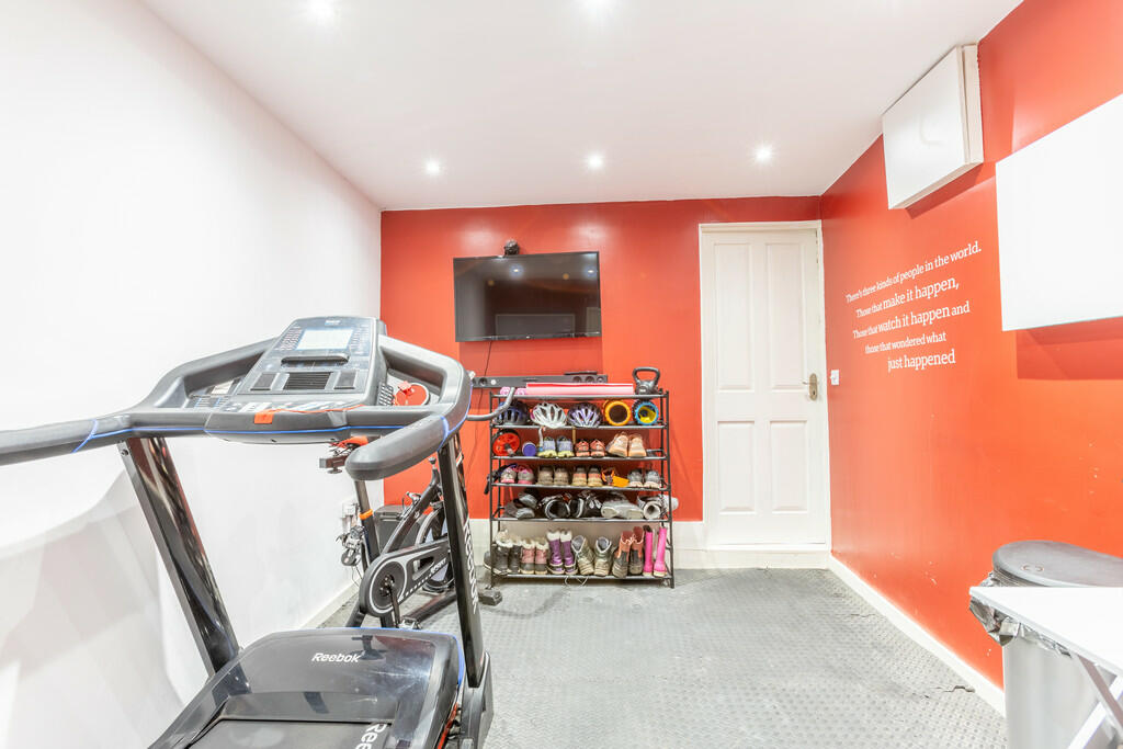 Garage/gym