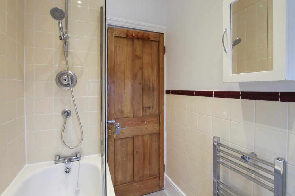 6.bathroom.jpg