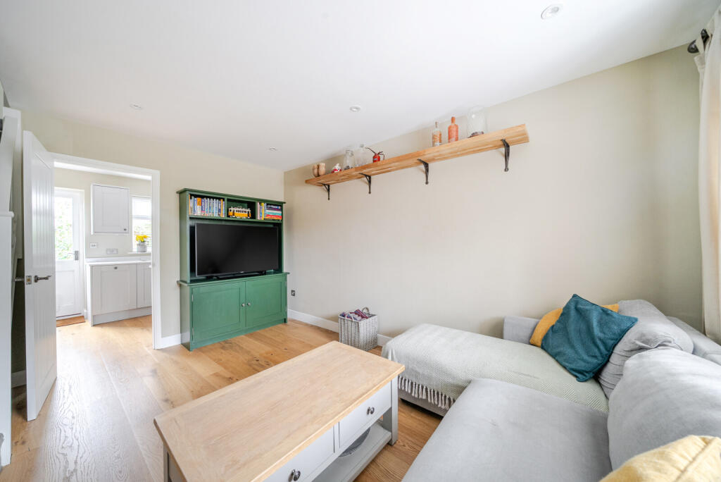 1328390-7-6890dde...