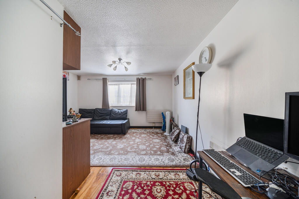 1334925-5-6893971...