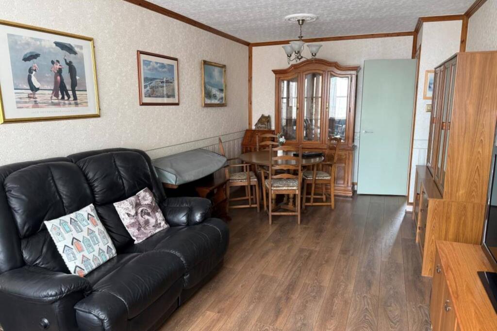 Flat 206 Guildbourne Court, Guildbourne Centre, Worthing, West Sussex, BN11 1LZ