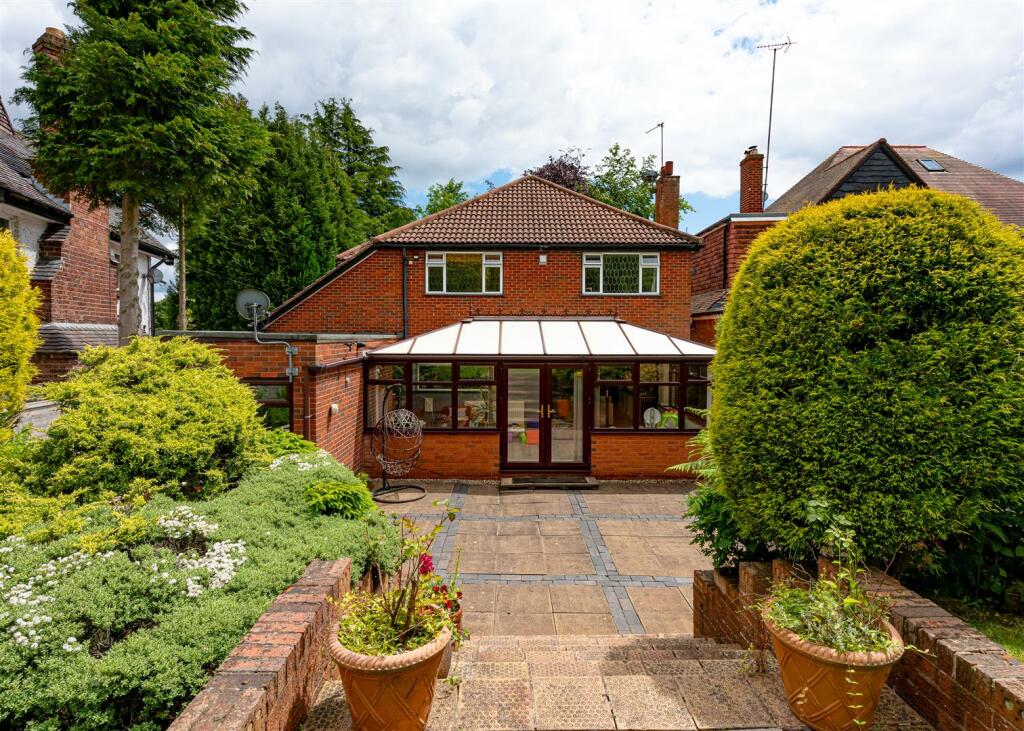 The Squirrels, 27 Stourbridge Road-Garden5.jpg