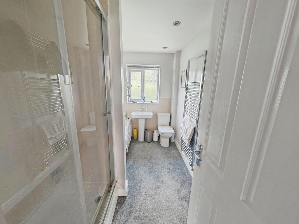 En-suite to Master Bedroom