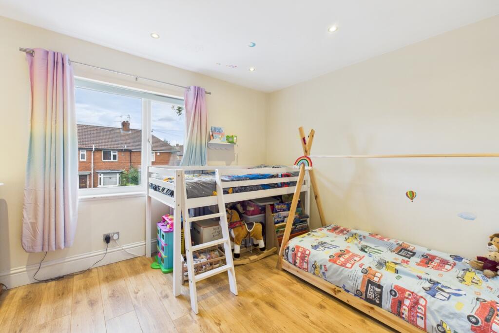 CAM03162G0-PR0327-STILL014