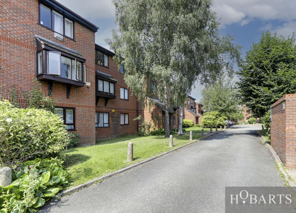2 Bedroom Purpose Built Ground floor Flat for Sal