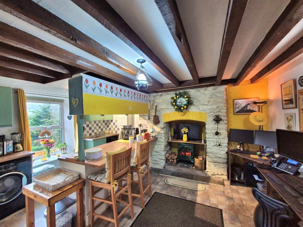 OPEN PLAN KITCHEN/DINING ROOM