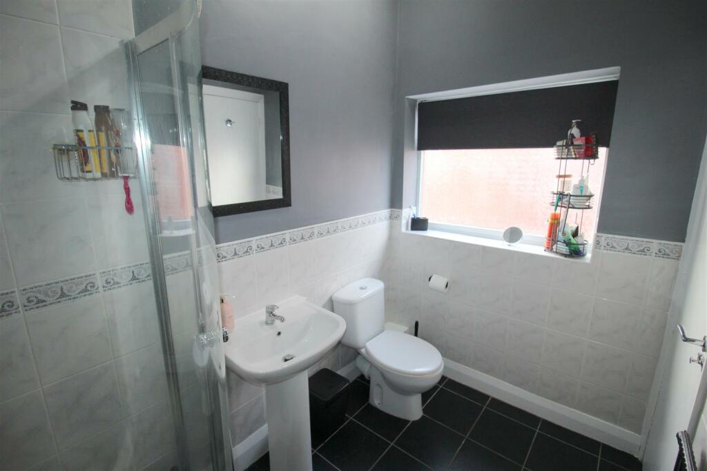 Sandhurst Ave, 38 Ensuite 2.JPG