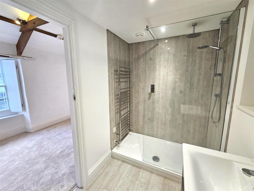 En Suite Shower.jpg