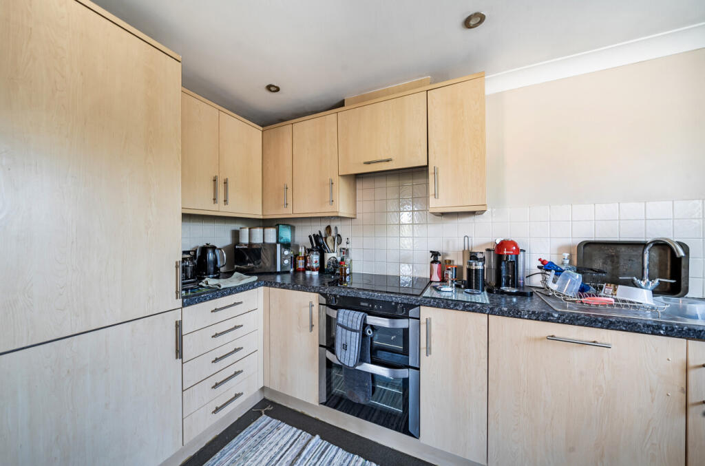 1340339-5-689b674...