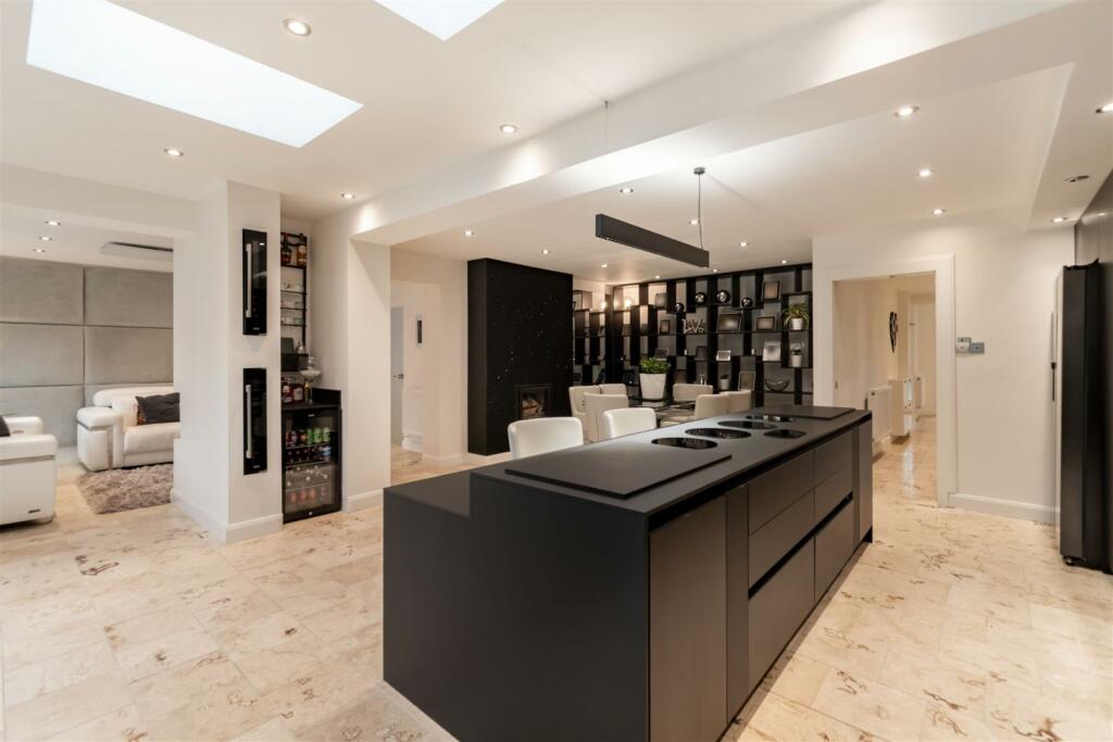 8526847-interior32.jpg