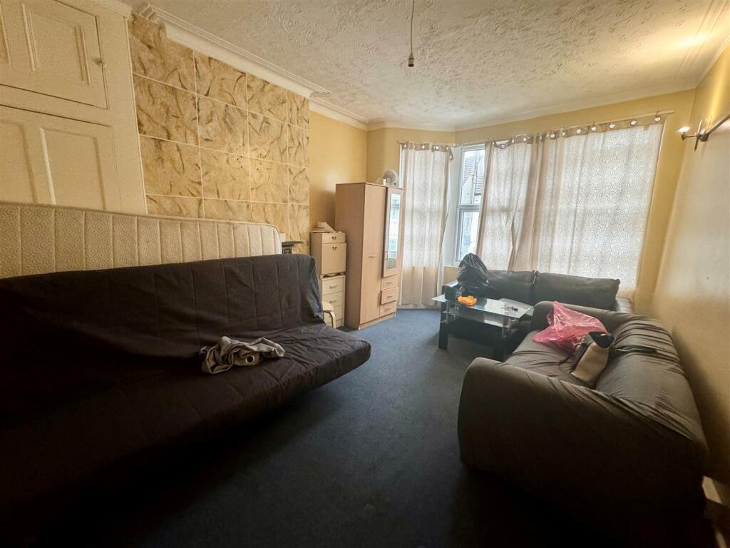 Living Room.jpg