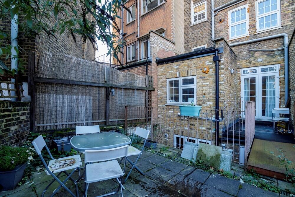 garden leighton road