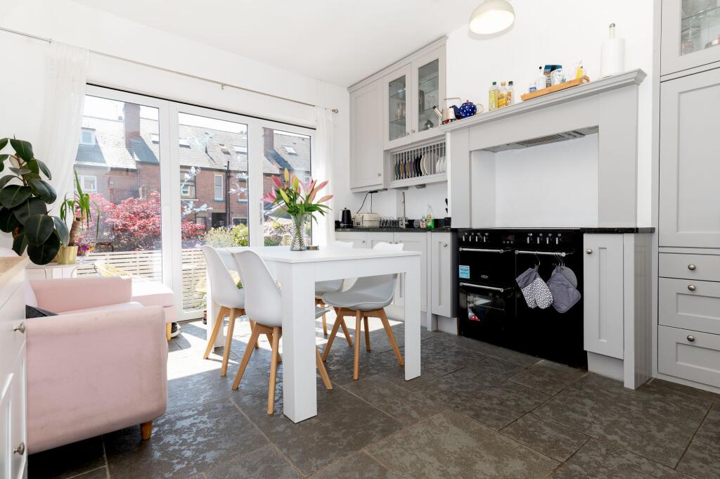 LIVING ROOM AND KITCHEN/DINER