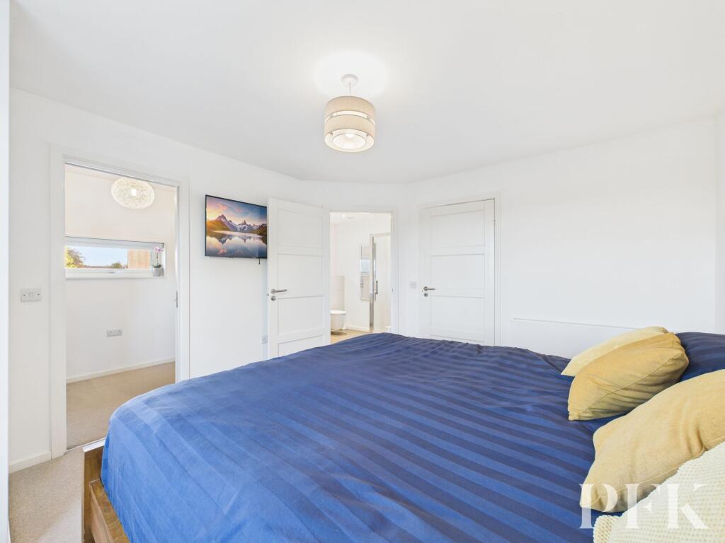 Bedroom 1 to En-Suite &amp; Walk in Wardrobe