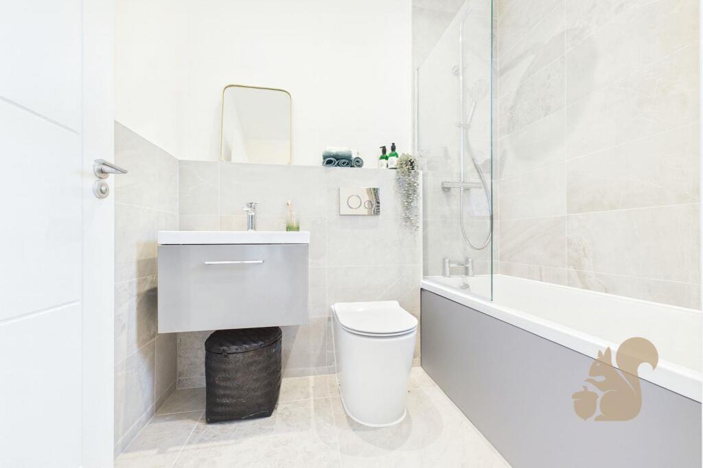 Plot 31 - Sudbury Fields Bathroom.jpg