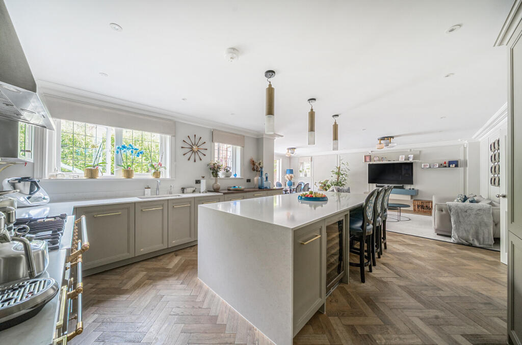 1314396-37-685696...