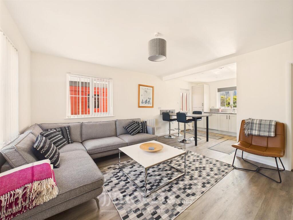 Lounge Area (Open Plan)