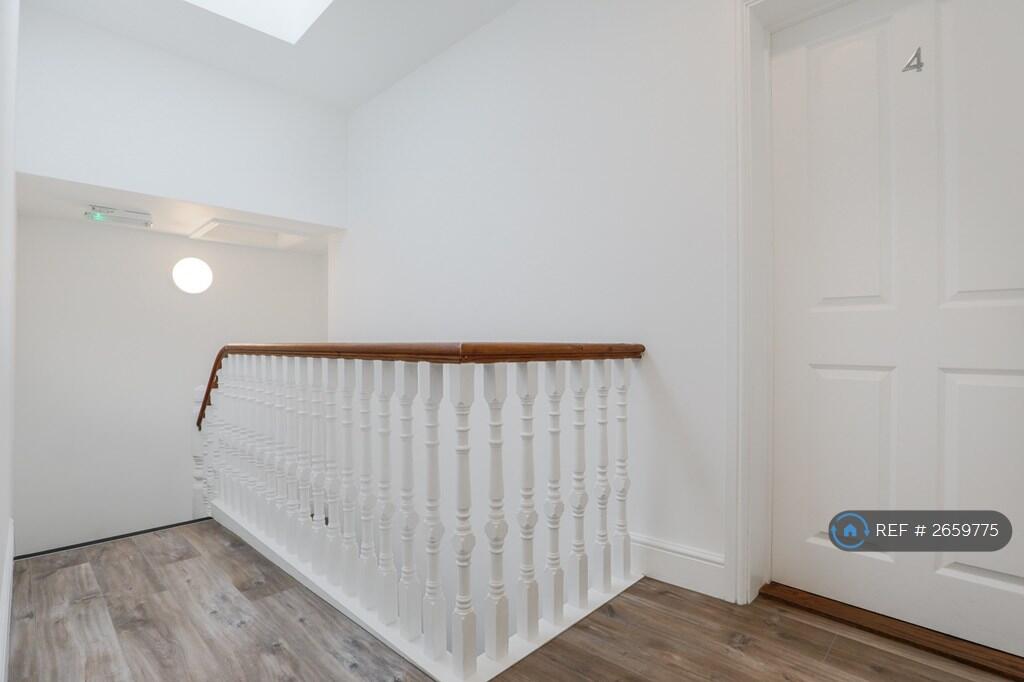 Communal Landing (First Floor)