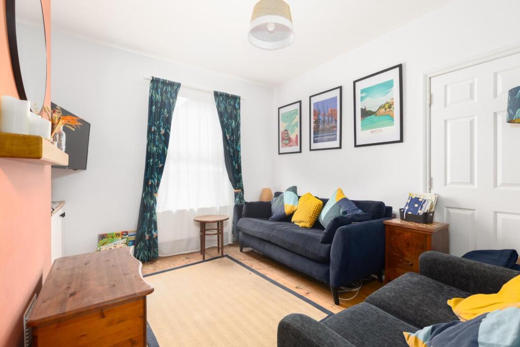 15 Stuart Street, BS5-17.jpg