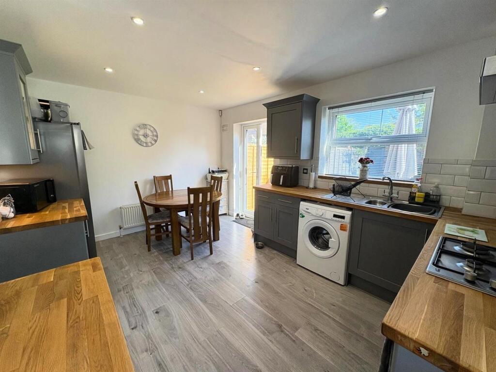 kitchen2.JPG