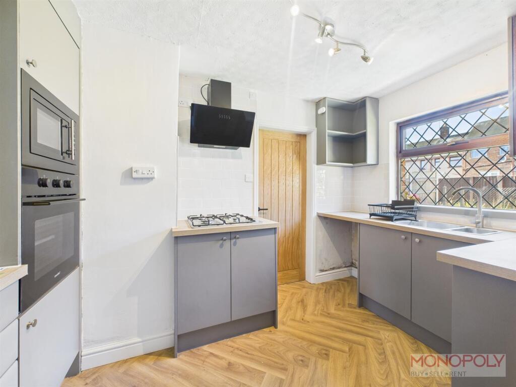 Ffordd Llanerch, Pen-Y-Cae